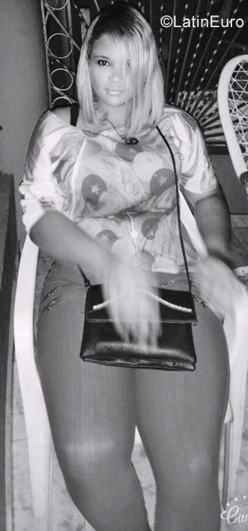 Date this foxy Dominican Republic girl Candy from Santo Domingo DO32165