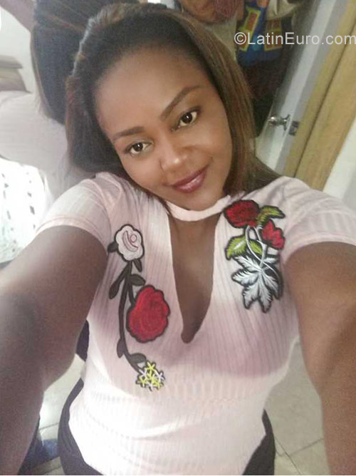Date this hot Colombia girl Open from Medellin CO23753