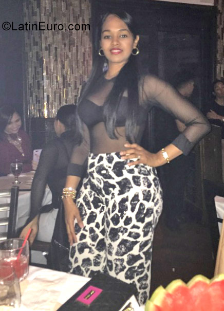 Date this georgeous Dominican Republic girl Flor from Santo Domingo DO32348