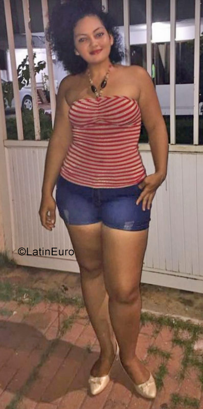 Date this voluptuous Colombia girl Nicoleth from Cartagena De Indias CO23781