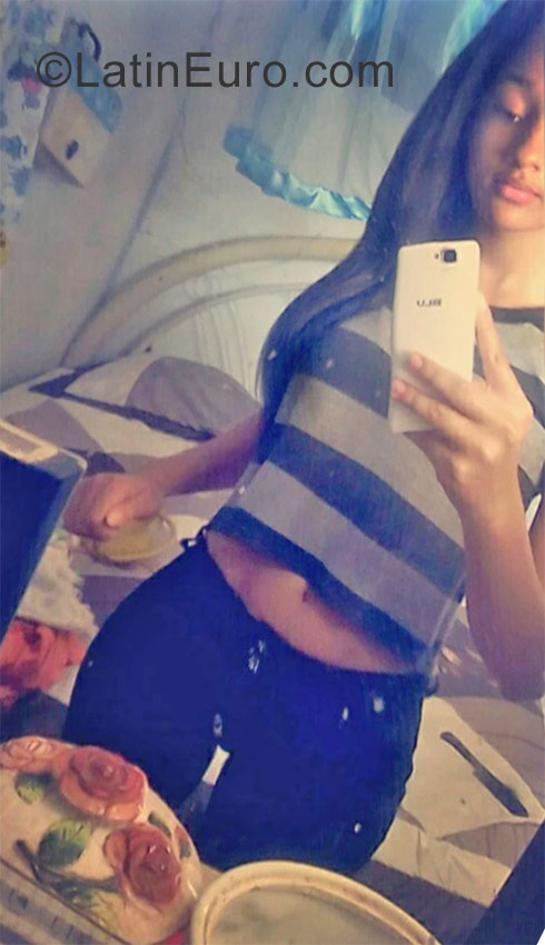 Date this stunning Dominican Republic girl Dana from Santo Domingo DO32226