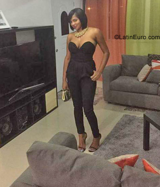 Date this happy Dominican Republic girl Bionie from Samana DO32239