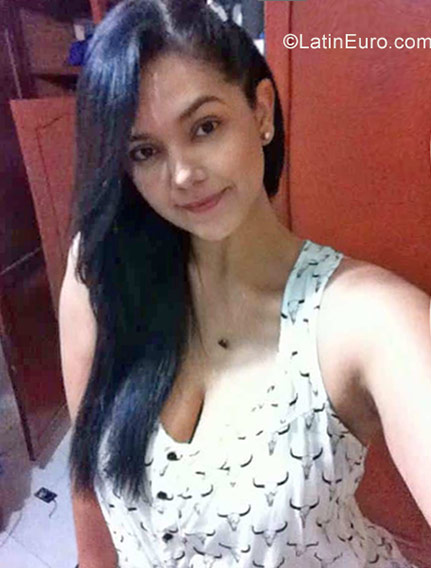 Date this attractive Dominican Republic girl Esther from Santo Domingo DO32240