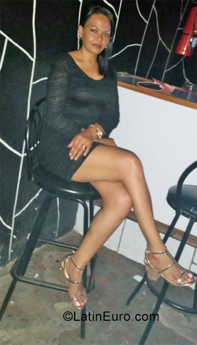Date this voluptuous Honduras girl Rosa from Trujillo HN2494