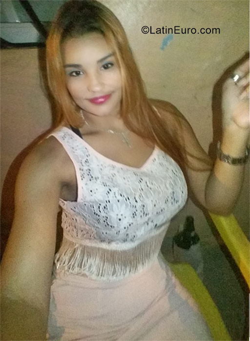 Date this sultry Dominican Republic girl Yoselin from Santo Domingo DO32255