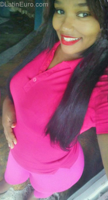 Date this nice looking Dominican Republic girl Yamilka from Santo Domingo DO32278