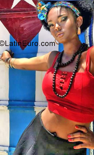 Date this tall Cuba girl Yersi from Havana CU291