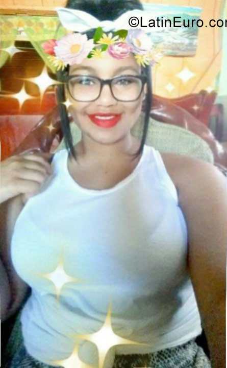 Date this stunning Dominican Republic girl Marielyis from Santo Domingo DO32290