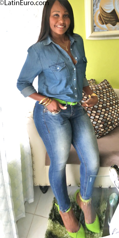 Date this cute Dominican Republic girl Raysa from Santiago DO32306