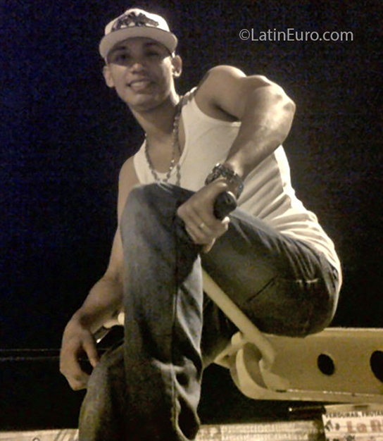 Date this exotic Venezuela man Brayan from Valencia VE1595