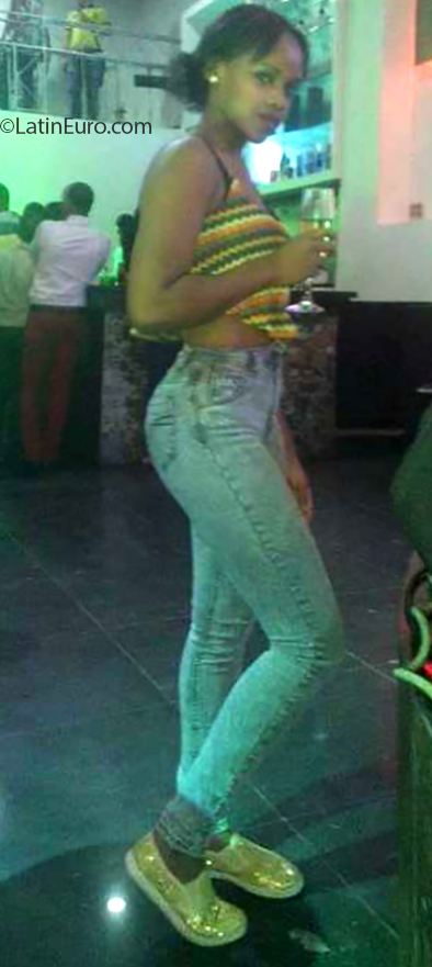 Date this gorgeous Dominican Republic girl Yolenny from Santo Domingo DO32312