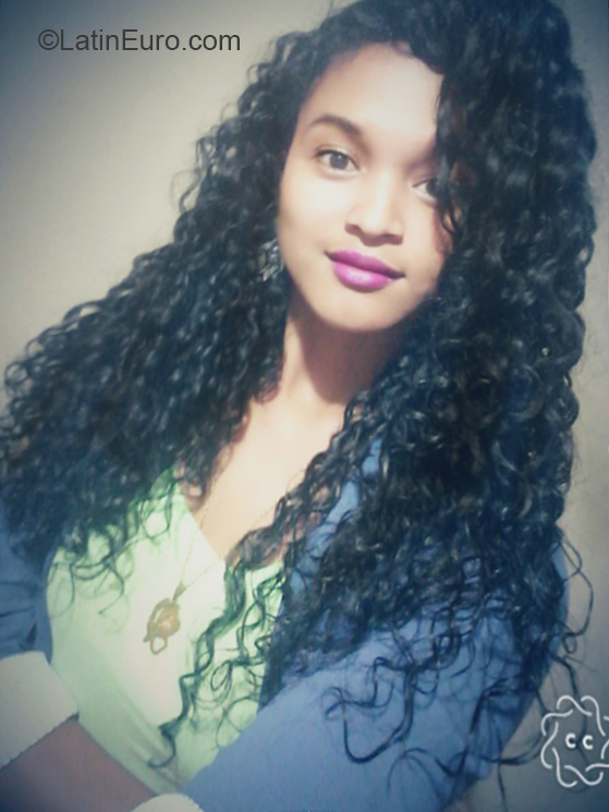 Date this attractive Honduras girl Dinora from Tegucigalpa HN2498
