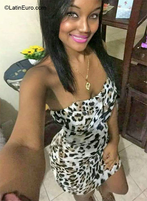 Date this sultry Dominican Republic girl Franchesca from Santo Domingo DO32324
