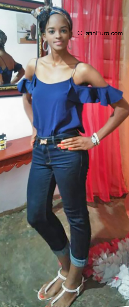 Date this passionate Dominican Republic girl Maria from Santo Domingo DO32326