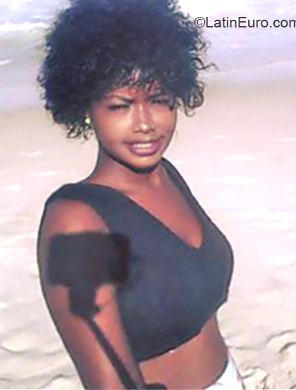 Date this beautiful Brazil girl Giselly from Rio de Janeiro BR10546