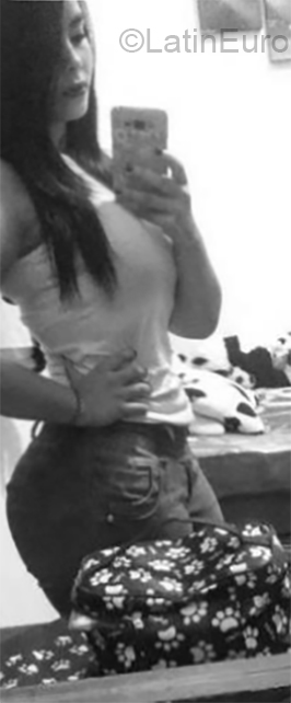 Date this nice looking Colombia girl Pandita from Medellín CO23860