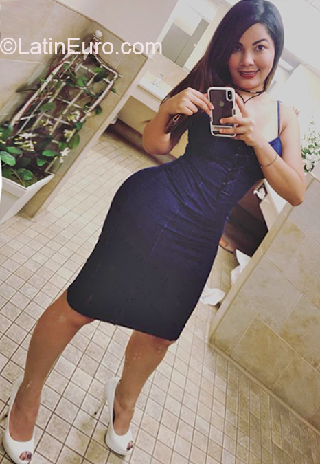 Date this foxy Colombia girl Diana from Cali CO23864