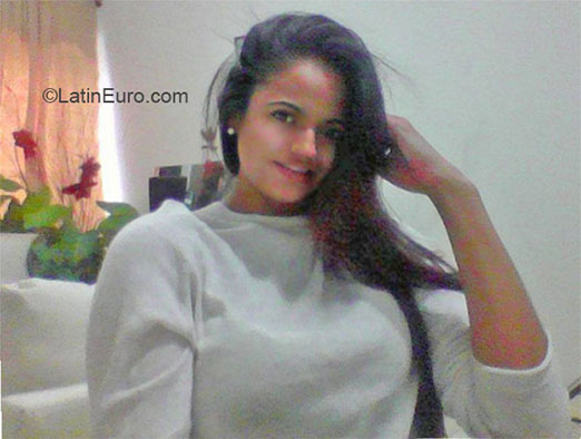 Date this nice looking Colombia girl Johana from Medellin CO23867