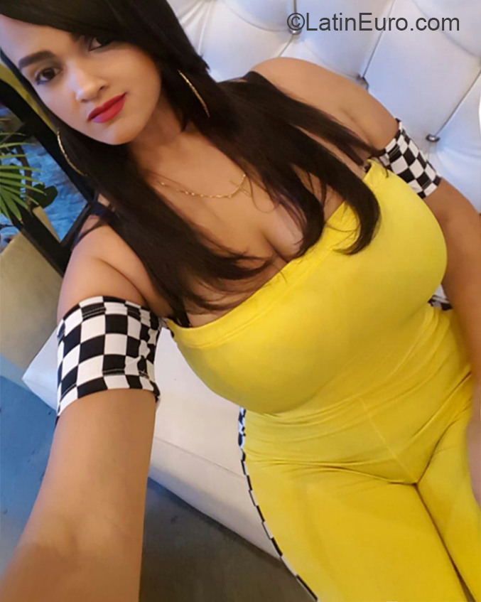 Date this nice looking Dominican Republic girl Trinidad from Santiago DO32410