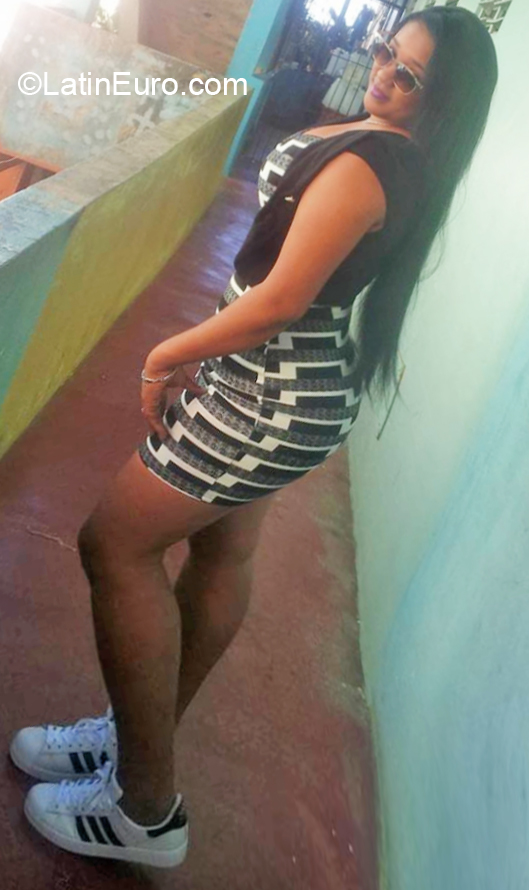 Date this sensual Dominican Republic girl Massiel from Santo Domingo DO32439