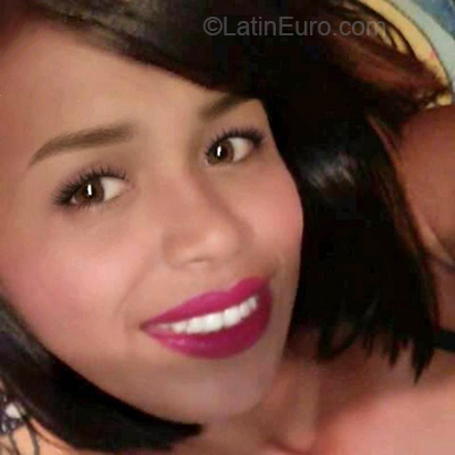 Date this lovely Venezuela girl Yorel from Caracas VE1623