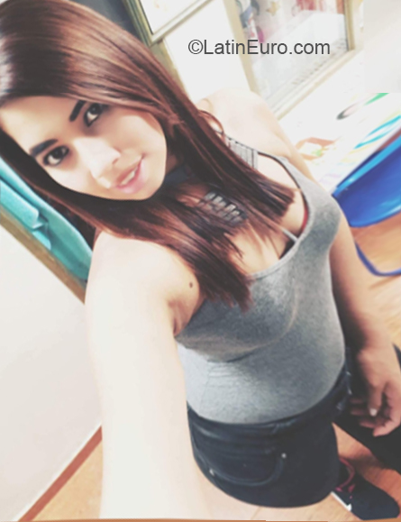 Date this hot Colombia girl Natalia from Armenia CO23899