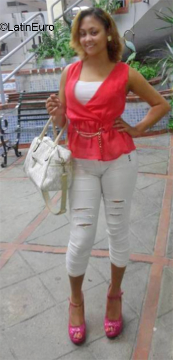 Date this lovely Dominican Republic girl Carolin reyes from Santo Domingo DO32468