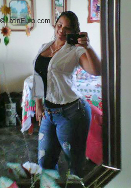 Date this beautiful Venezuela girl Laureil from Cumana VE1632