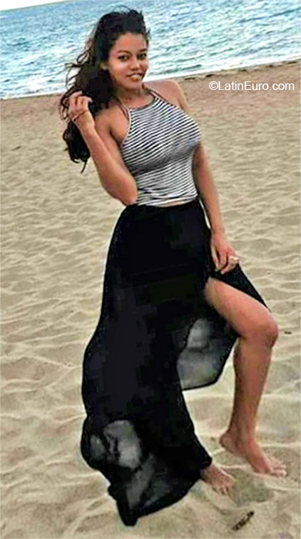 Date this funny Dominican Republic girl Yaquelin from La Vega DO32509