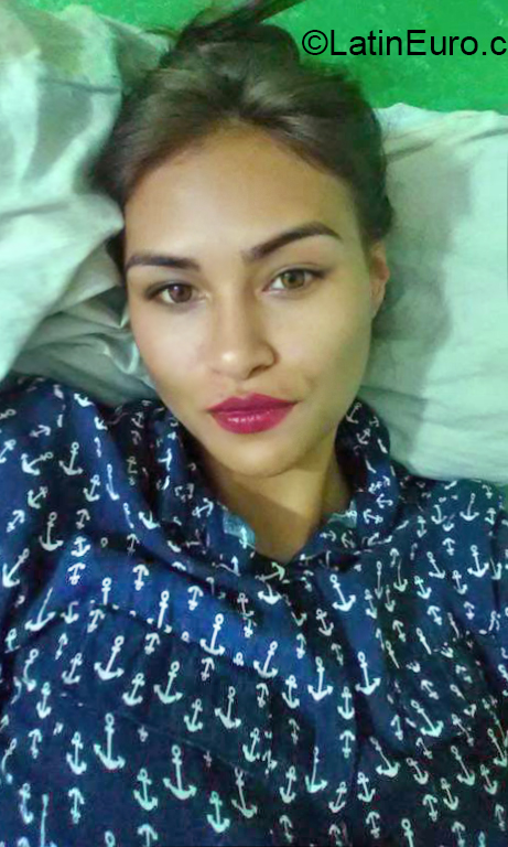 Date this voluptuous Venezuela girl Rafielis from Valencia VE3649