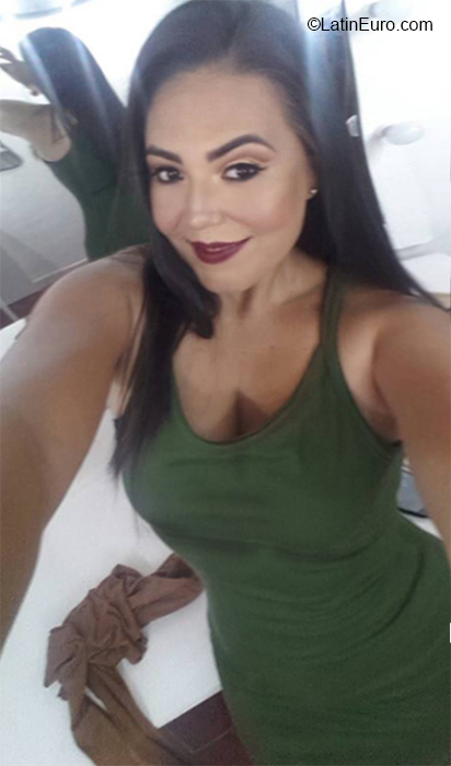 Date this happy Venezuela girl Ross from Barinas VE1638