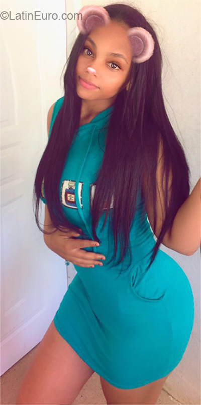 Date this good-looking Dominican Republic girl Karla from Santo Domingo DO32533