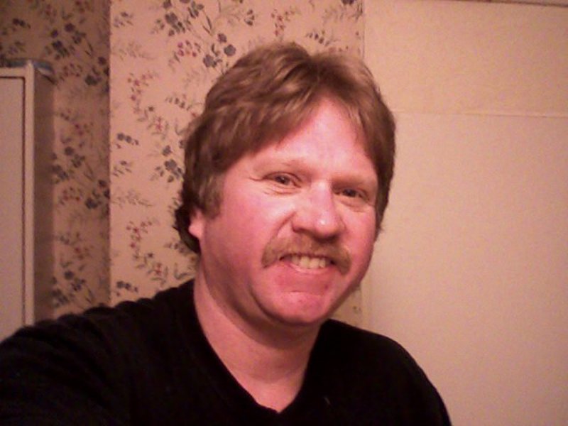 Date this charming United States man GLEN from Norwich US19352