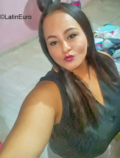 Date this nice looking Colombia girl Lisbeth from Cartagena CO23928