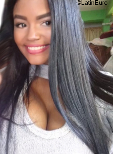 Date this foxy Venezuela girl Genesis from Caracas VE1656