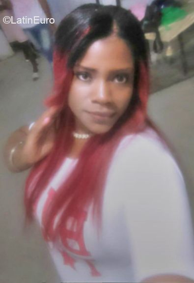 Date this nice looking Dominican Republic girl Dianna from San Pero De Macoris DO32573