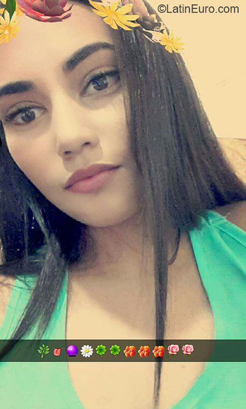 Date this funny Venezuela girl Engerlie from Maracaibo VE1771