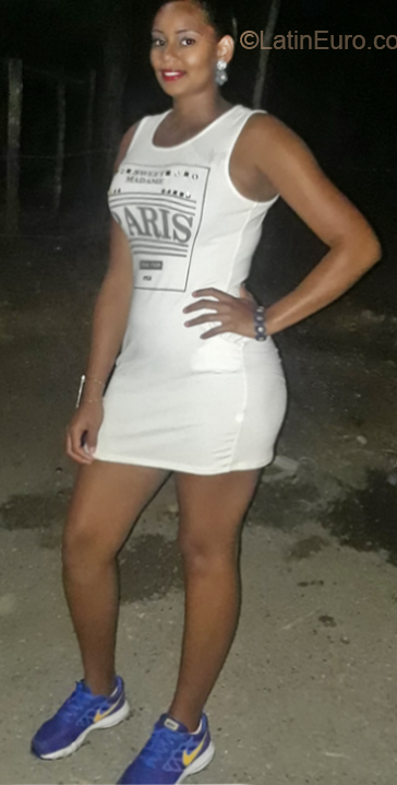 Date this sensual Dominican Republic girl Adelnely from Santo Domingo DO34250