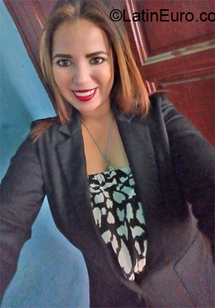 Date this sultry Venezuela girl Novis from Caracas VE1691