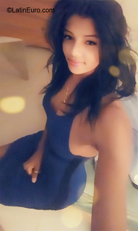 Date this attractive Dominican Republic girl Flakita from Santo Domingo DO32648