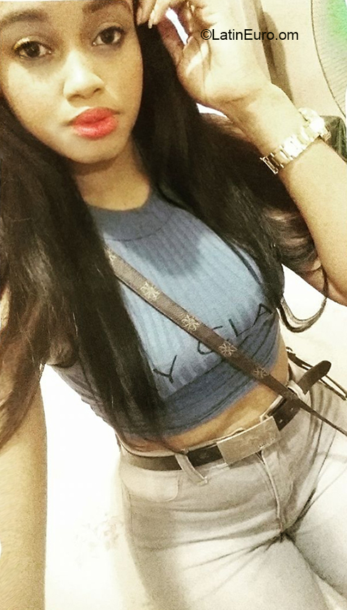 Date this young Dominican Republic girl Nalle from Santo Domingo DO37942