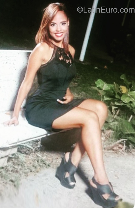 Date this delightful Dominican Republic girl Elizabeth from Santiago DO32671