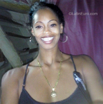 happy Cuba girl Arianne from Havana CU322