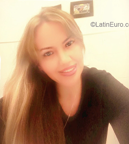 Date this hot Colombia girl Andrea from Medellin CO24000