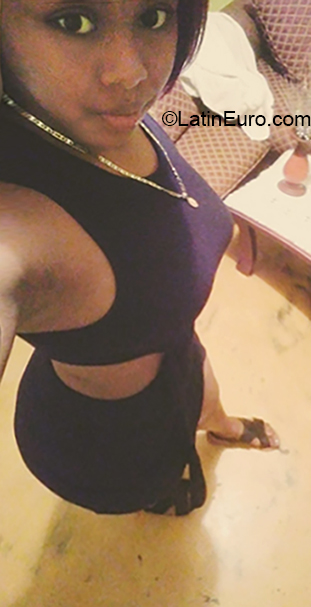 Date this hard body Dominican Republic girl Darlinia from Santo Domingo DO32725