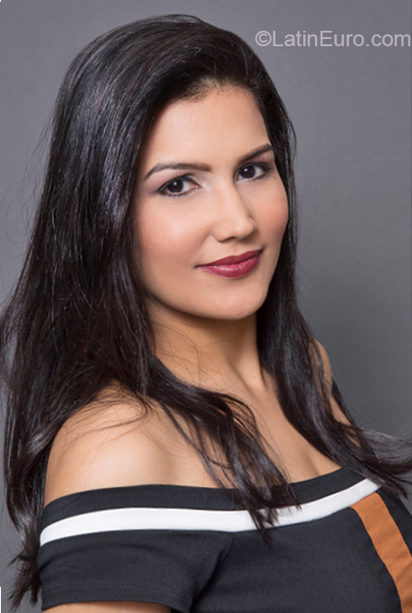 Date this pretty Brazil girl Thais from Rio De Janeiro BR10590