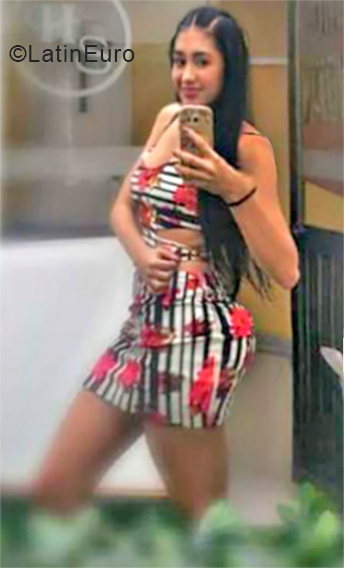 Date this georgeous Colombia girl Yekia from Villavo CO24071