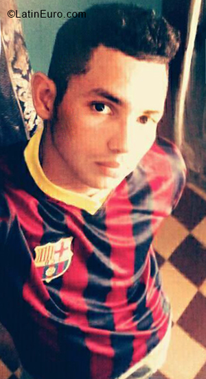 Date this gorgeous Colombia man Jesus from Barranquilla CO24102