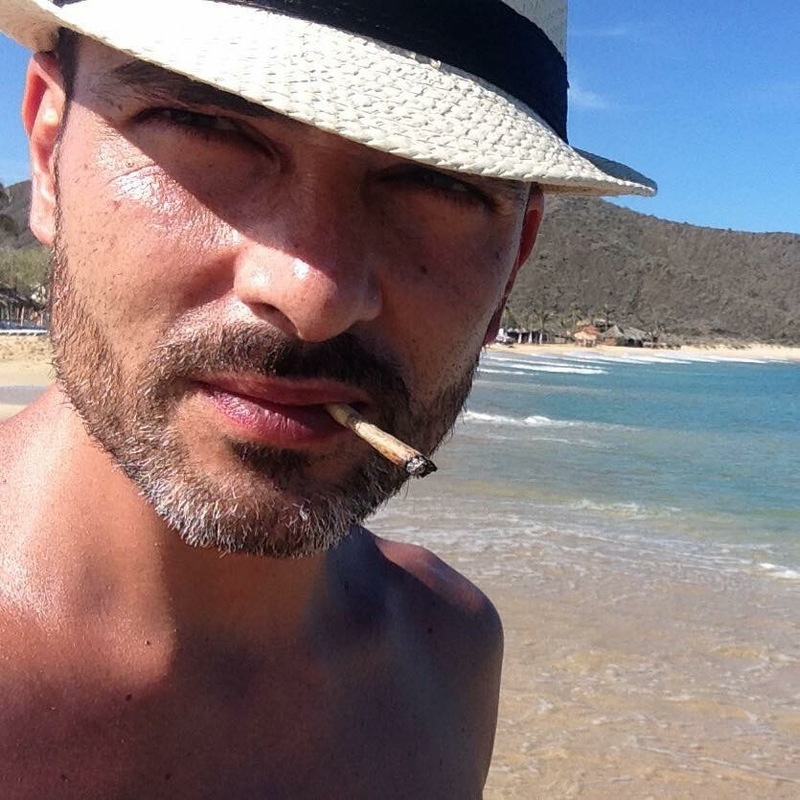 Date this happy Italy man Roberto from La Paz IT306