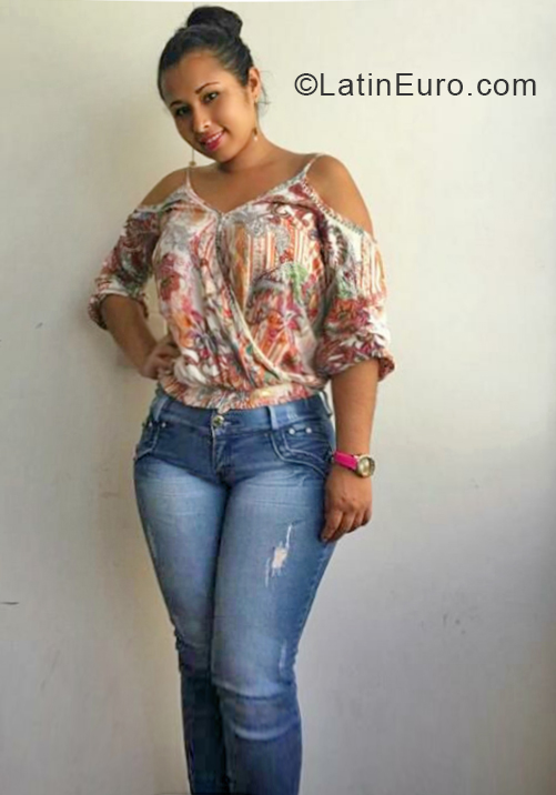 Date this good-looking Colombia girl Angelica from Bogota CO24134